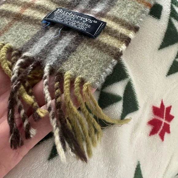 Burberry! Burberry! Burberry! Scarf! - Picture 5 of 7